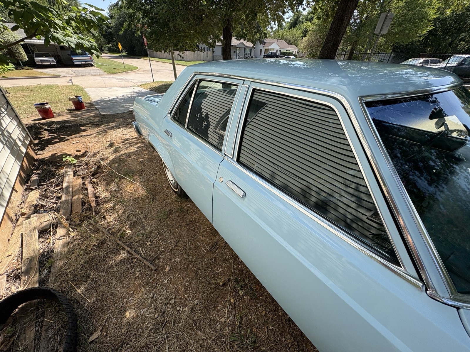 Ford-Granada-1977-Sedan-2