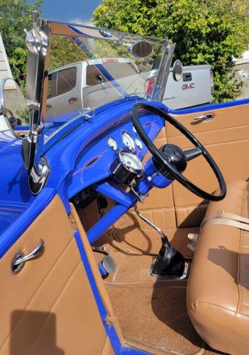 Ford-High-boy-1932-Blue-Tan-Leather-14