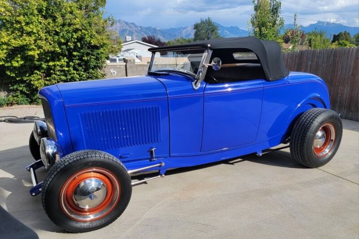 Ford-High-boy-1932-Blue-Tan-Leather-16