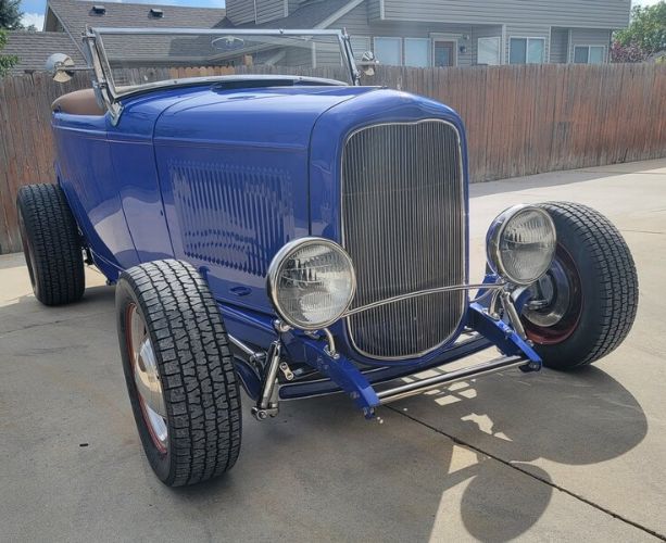 Ford-High-boy-1932-Blue-Tan-Leather-18