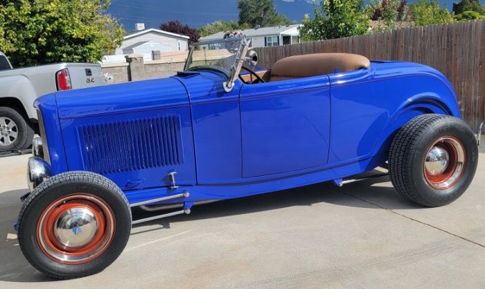 Ford-High-boy-1932-Blue-Tan-Leather-20