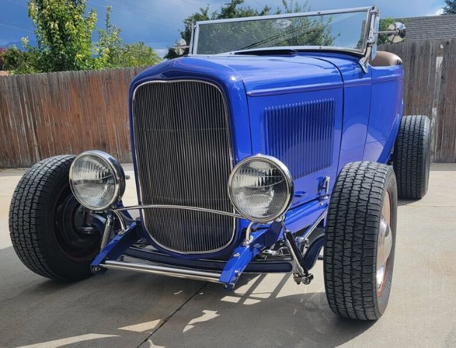 Ford-High-boy-1932-Blue-Tan-Leather-22