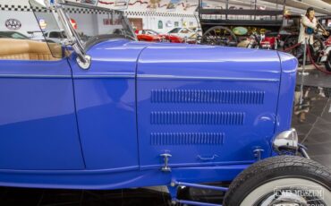 Ford-High-boy-1932-Light-Blue-Tan-18