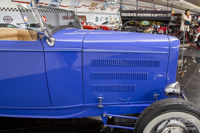 Ford-High-boy-1932-Light-Blue-Tan-18