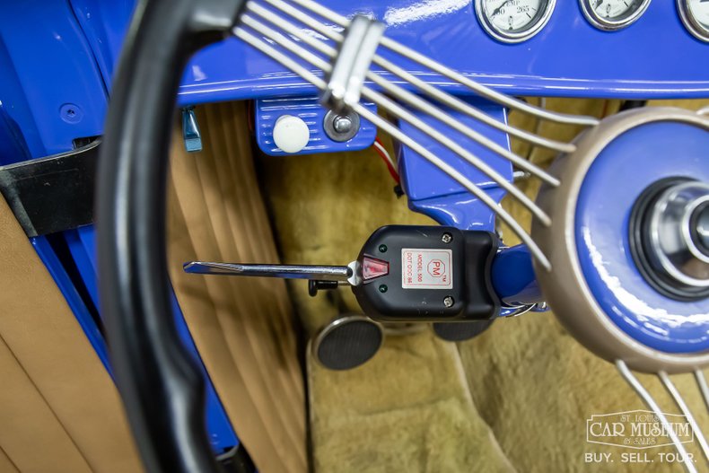Ford-High-boy-1932-Light-Blue-Tan-22