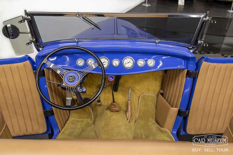 Ford-High-boy-1932-Light-Blue-Tan-34