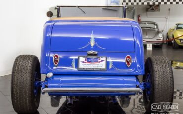 Ford-High-boy-1932-Light-Blue-Tan-35