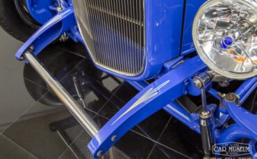 Ford-High-boy-1932-Light-Blue-Tan-40