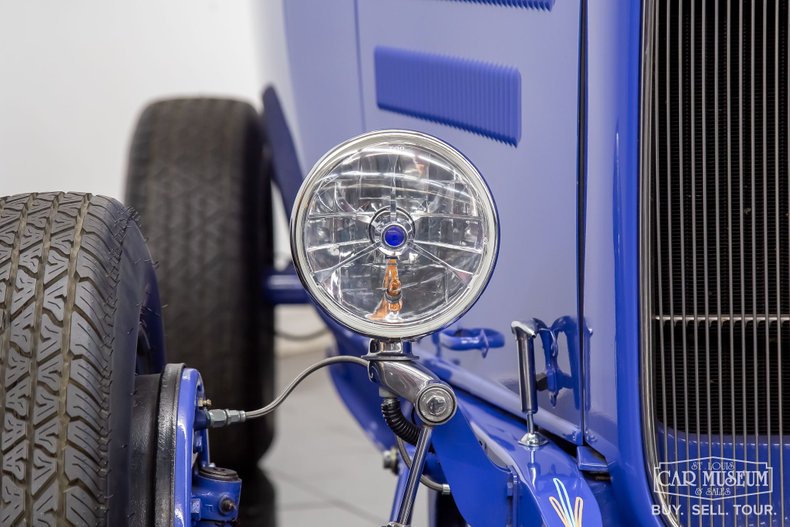 Ford-High-boy-1932-Light-Blue-Tan-41