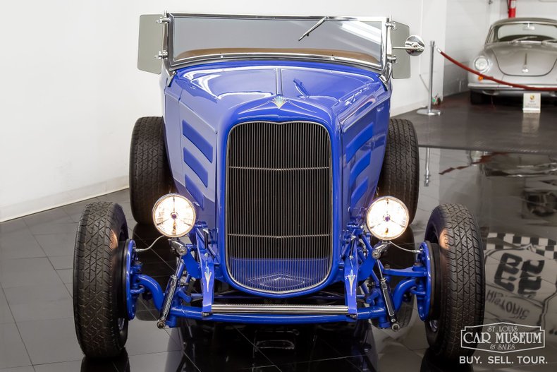 Ford-High-boy-1932-Light-Blue-Tan-42