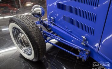 Ford-High-boy-1932-Light-Blue-Tan-43