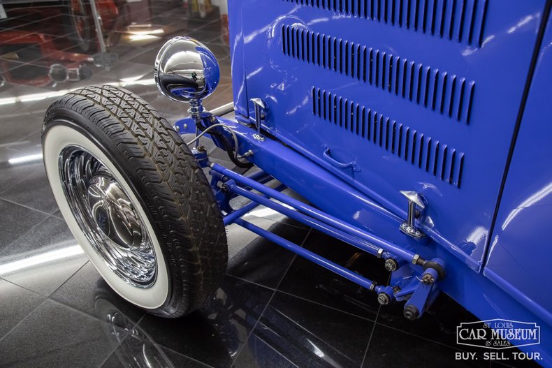 Ford-High-boy-1932-Light-Blue-Tan-43