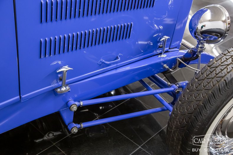 Ford-High-boy-1932-Light-Blue-Tan-44