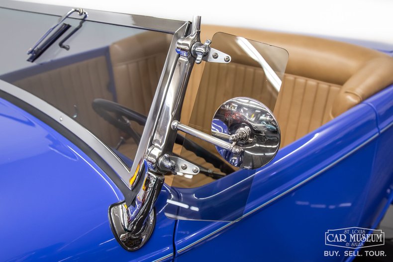 Ford-High-boy-1932-Light-Blue-Tan-45