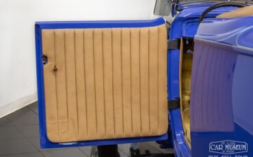 Ford-High-boy-1932-Light-Blue-Tan-47