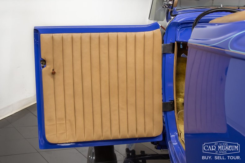 Ford-High-boy-1932-Light-Blue-Tan-47
