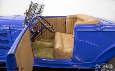 Ford-High-boy-1932-Light-Blue-Tan-48