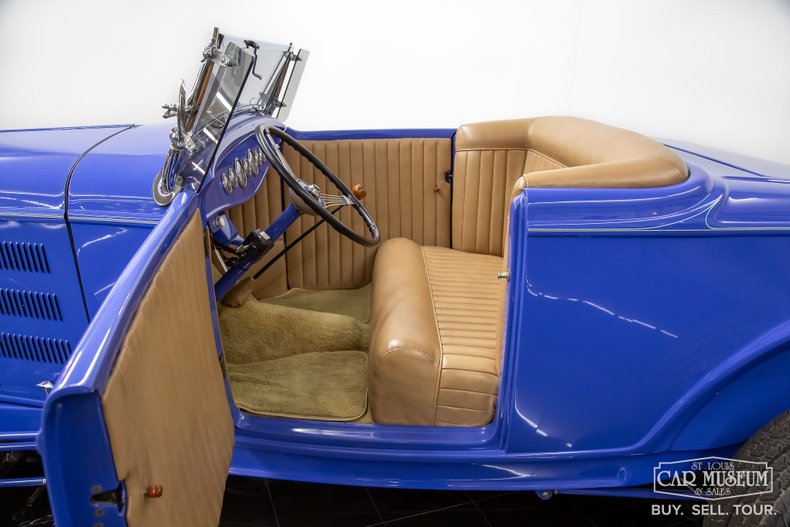 Ford-High-boy-1932-Light-Blue-Tan-48