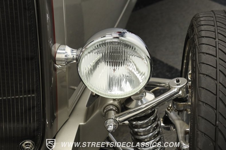 Ford-High-boy-1932-Phantom-Grey-Burgundy-10
