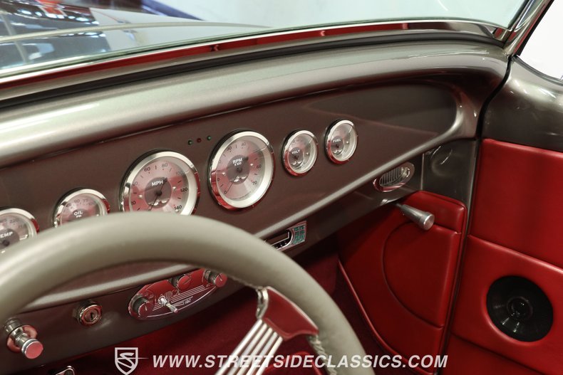 Ford-High-boy-1932-Phantom-Grey-Burgundy-11