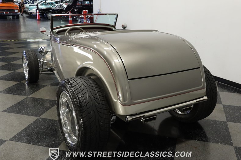 Ford-High-boy-1932-Phantom-Grey-Burgundy-13