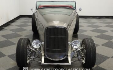 Ford-High-boy-1932-Phantom-Grey-Burgundy-19