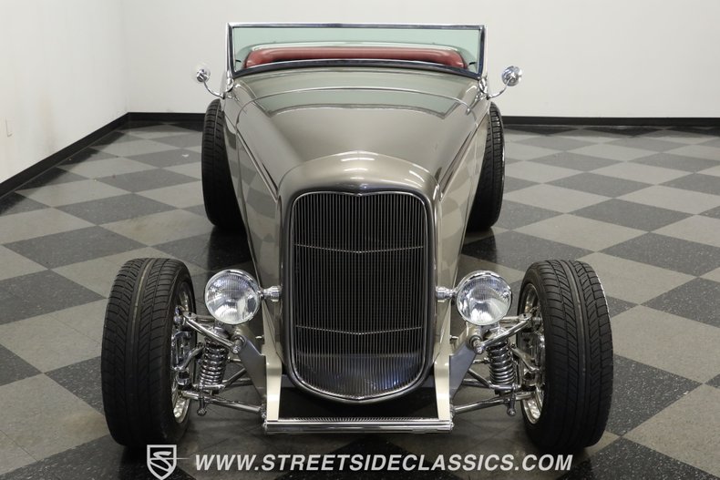 Ford-High-boy-1932-Phantom-Grey-Burgundy-19