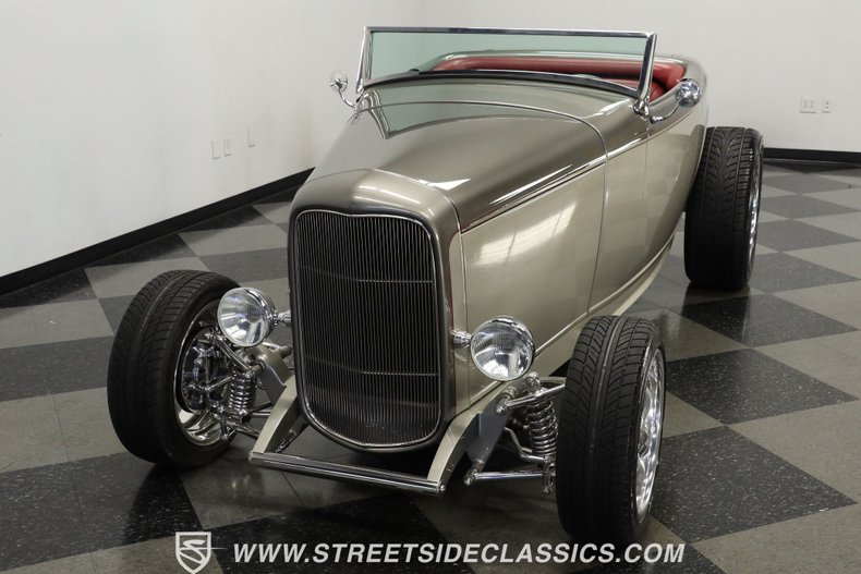 Ford-High-boy-1932-Phantom-Grey-Burgundy-20