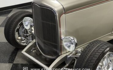 Ford-High-boy-1932-Phantom-Grey-Burgundy-22