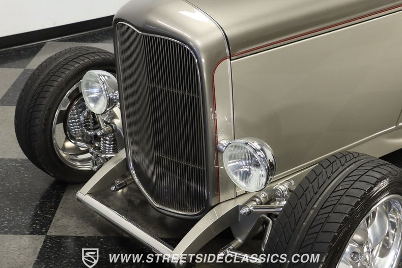 Ford-High-boy-1932-Phantom-Grey-Burgundy-22