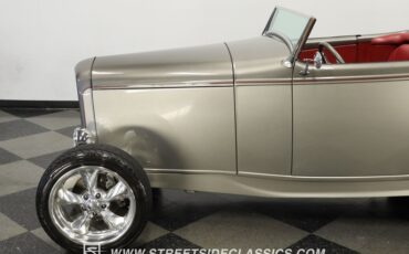 Ford-High-boy-1932-Phantom-Grey-Burgundy-24