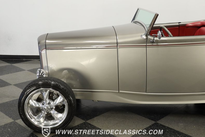 Ford-High-boy-1932-Phantom-Grey-Burgundy-24