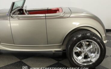 Ford-High-boy-1932-Phantom-Grey-Burgundy-25