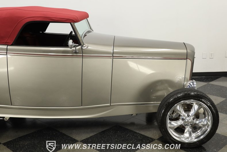 Ford-High-boy-1932-Phantom-Grey-Burgundy-30