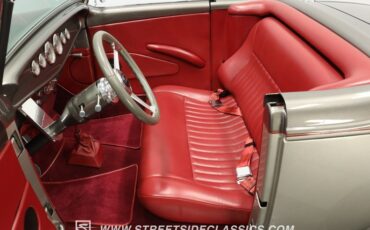 Ford-High-boy-1932-Phantom-Grey-Burgundy-36