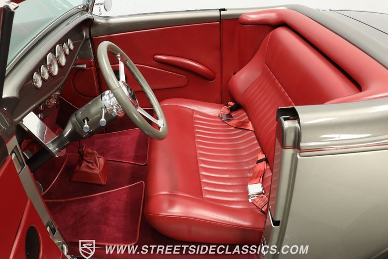 Ford-High-boy-1932-Phantom-Grey-Burgundy-36