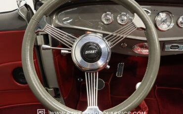 Ford-High-boy-1932-Phantom-Grey-Burgundy-37