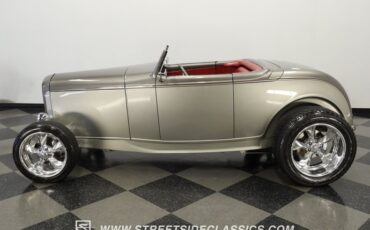 Ford-High-boy-1932-Phantom-Grey-Burgundy