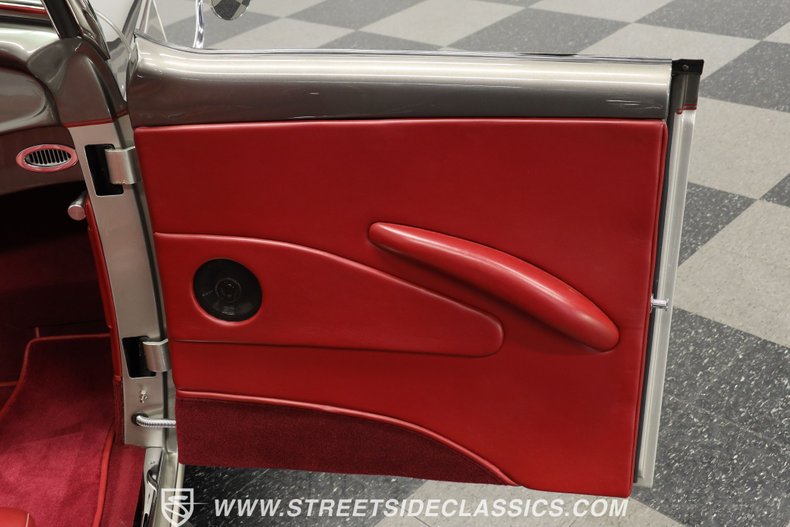 Ford-High-boy-1932-Phantom-Grey-Burgundy-4