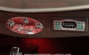 Ford-High-boy-1932-Phantom-Grey-Burgundy-41