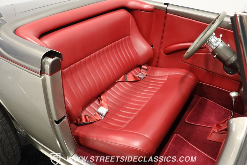 Ford-High-boy-1932-Phantom-Grey-Burgundy-42