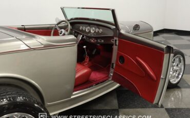 Ford-High-boy-1932-Phantom-Grey-Burgundy-46
