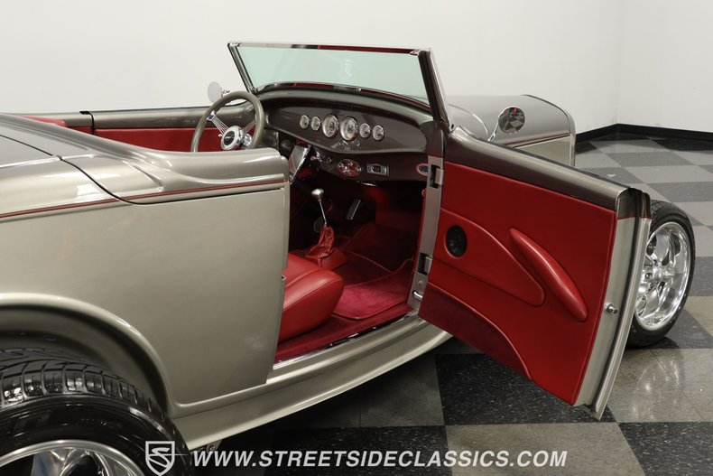 Ford-High-boy-1932-Phantom-Grey-Burgundy-46