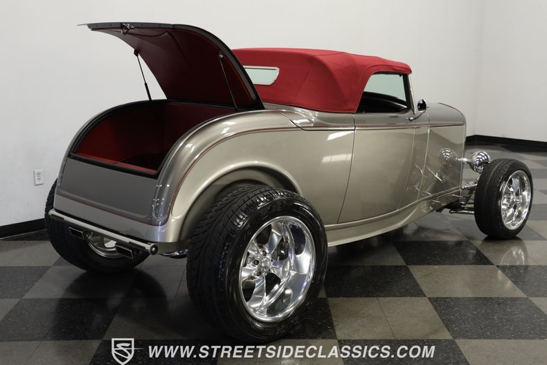 Ford-High-boy-1932-Phantom-Grey-Burgundy-47