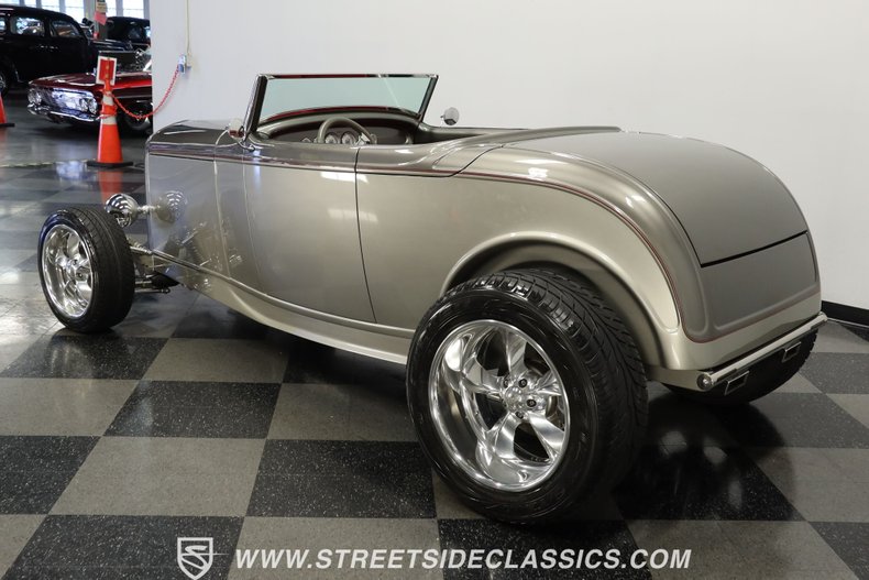 Ford-High-boy-1932-Phantom-Grey-Burgundy-9