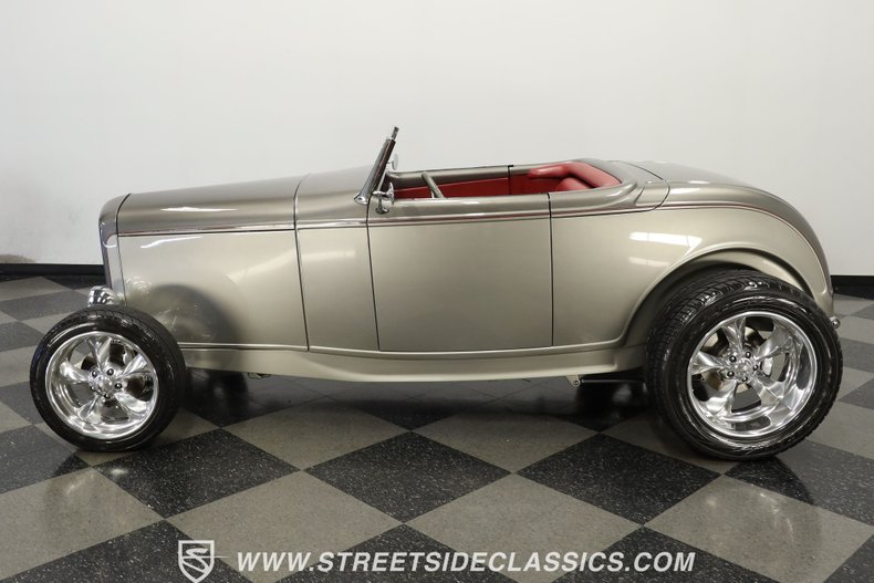 Ford-High-boy-1932-Phantom-Grey-Burgundy