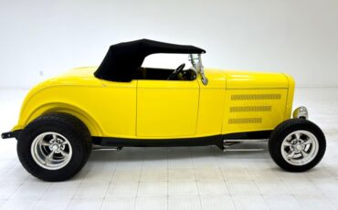 Ford-High-boy-1932-Yellow-Black-17