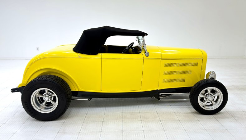 Ford-High-boy-1932-Yellow-Black-17