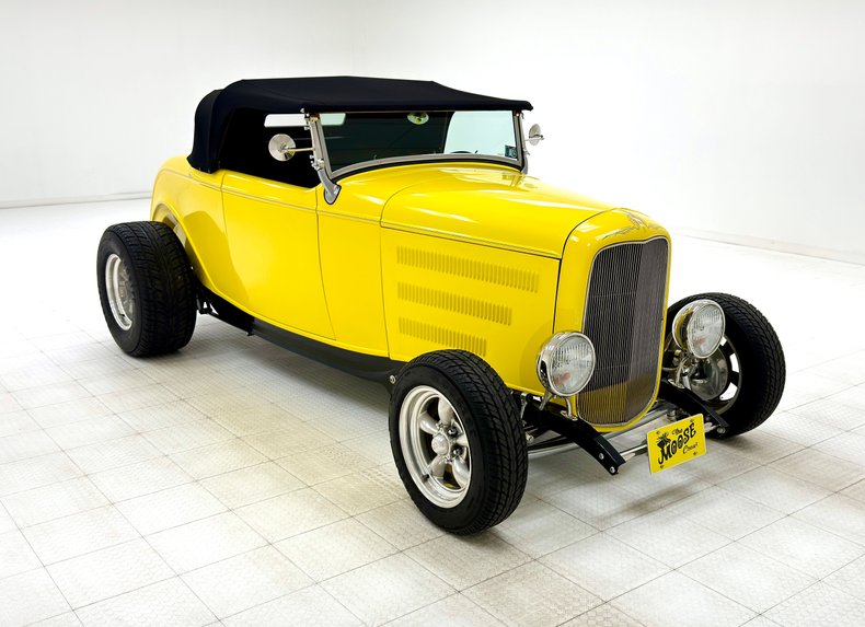Ford-High-boy-1932-Yellow-Black-18