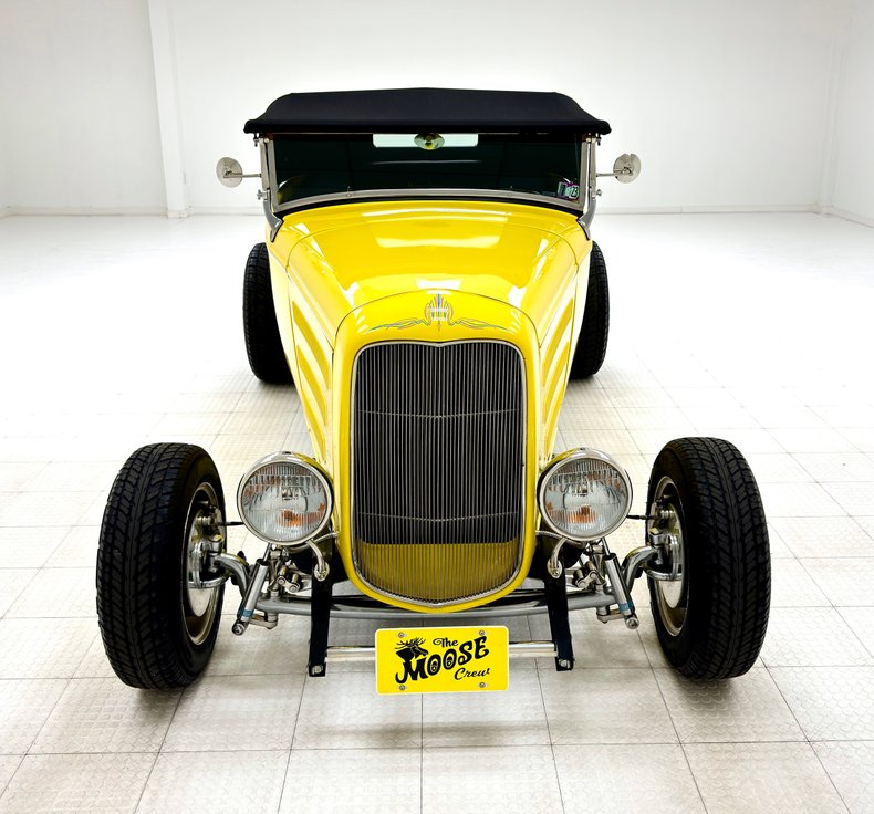 Ford-High-boy-1932-Yellow-Black-19